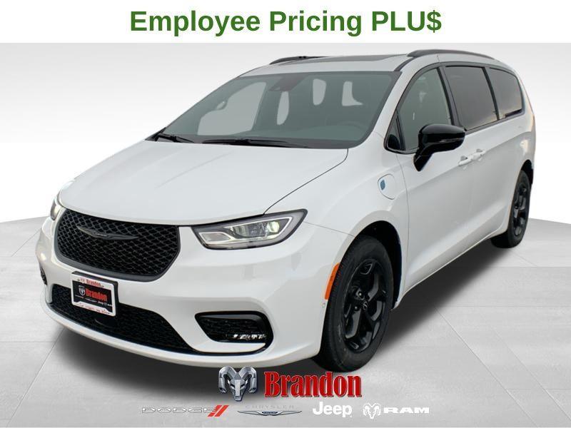 new 2025 Chrysler Pacifica Hybrid car, priced at $55,014