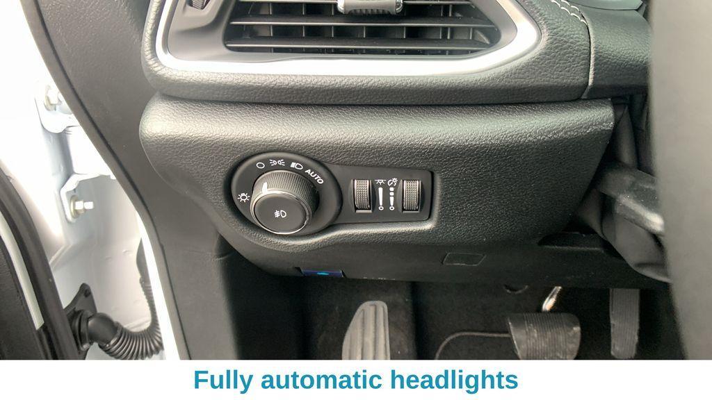 new 2025 Chrysler Pacifica Hybrid car, priced at $52,416