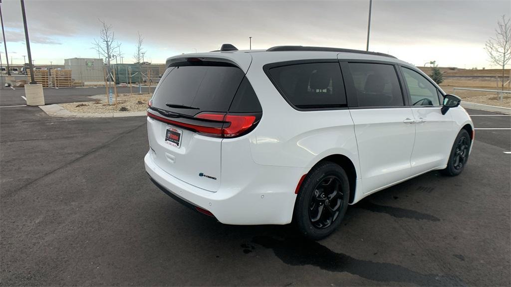 new 2025 Chrysler Pacifica Hybrid car, priced at $42,066