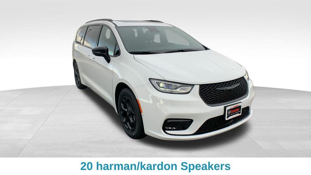 new 2025 Chrysler Pacifica Hybrid car, priced at $52,416