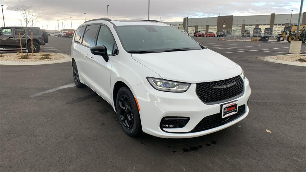 new 2025 Chrysler Pacifica Hybrid car, priced at $42,066