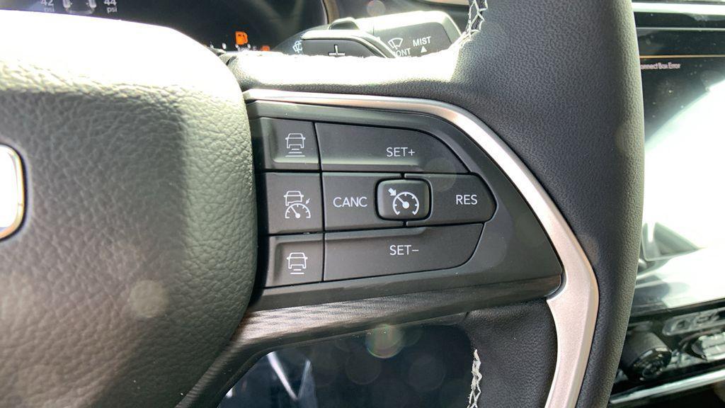 new 2025 Jeep Grand Cherokee car, priced at $41,655