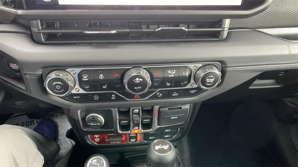 new 2025 Jeep Wrangler car, priced at $54,374
