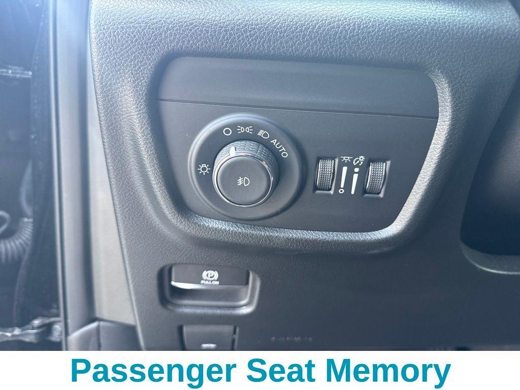 used 2024 Jeep Grand Cherokee car, priced at $45,424