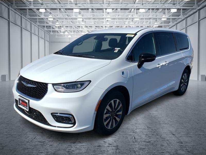 new 2025 Chrysler Pacifica Hybrid car, priced at $37,470