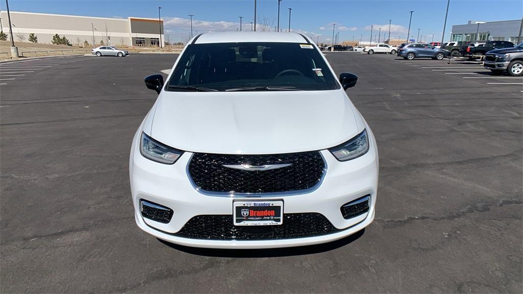 new 2025 Chrysler Pacifica Hybrid car, priced at $37,470