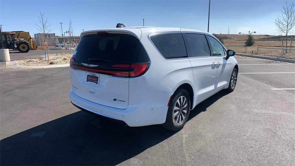 new 2025 Chrysler Pacifica Hybrid car, priced at $37,470