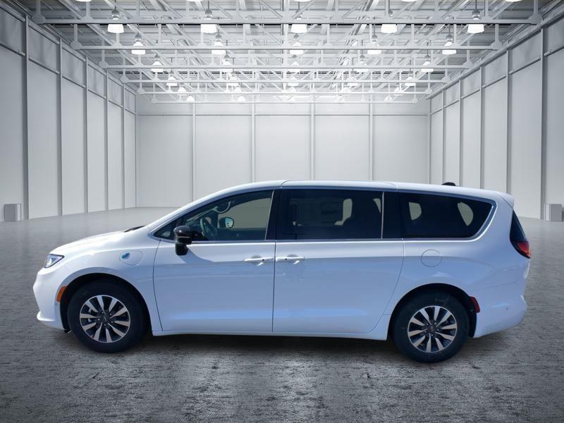 new 2025 Chrysler Pacifica Hybrid car, priced at $37,470