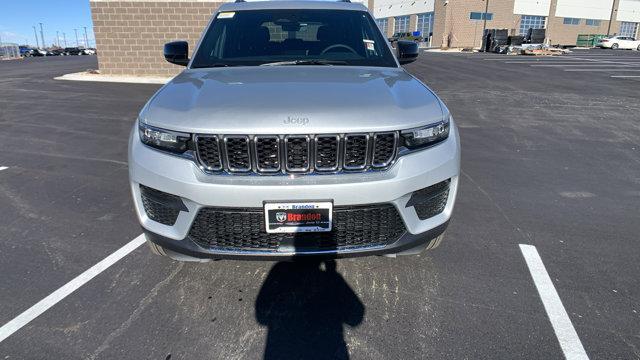 new 2025 Jeep Grand Cherokee car, priced at $37,852