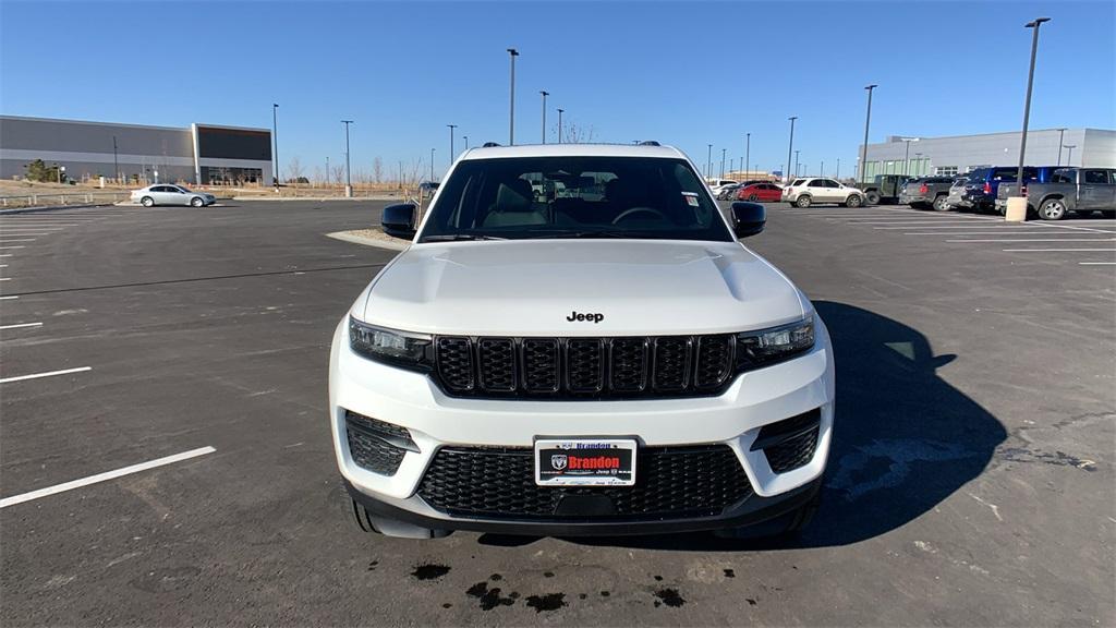 new 2025 Jeep Grand Cherokee car, priced at $43,610