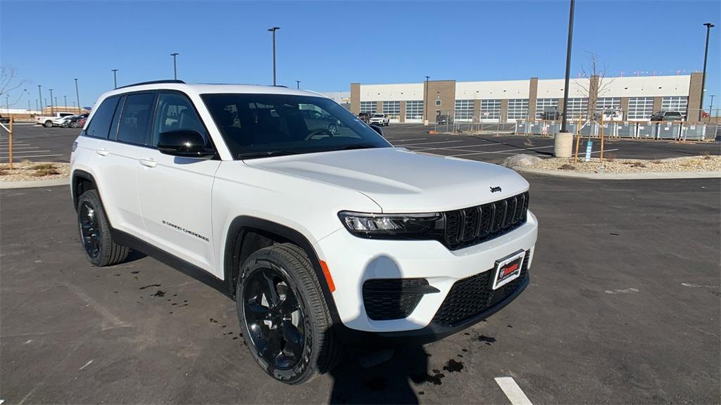 new 2025 Jeep Grand Cherokee car, priced at $43,610