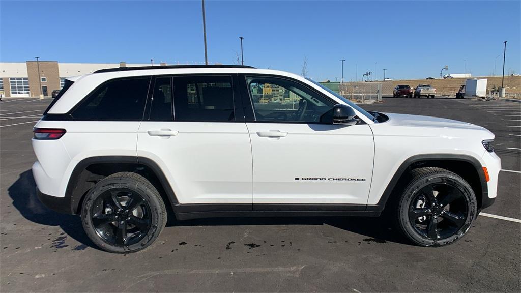 new 2025 Jeep Grand Cherokee car, priced at $43,610