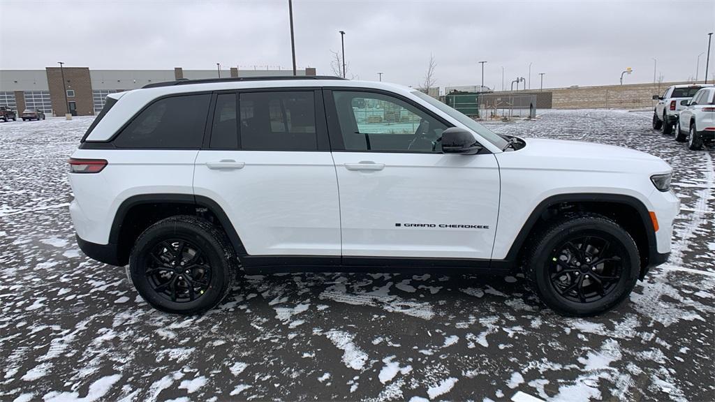 new 2025 Jeep Grand Cherokee car, priced at $41,002