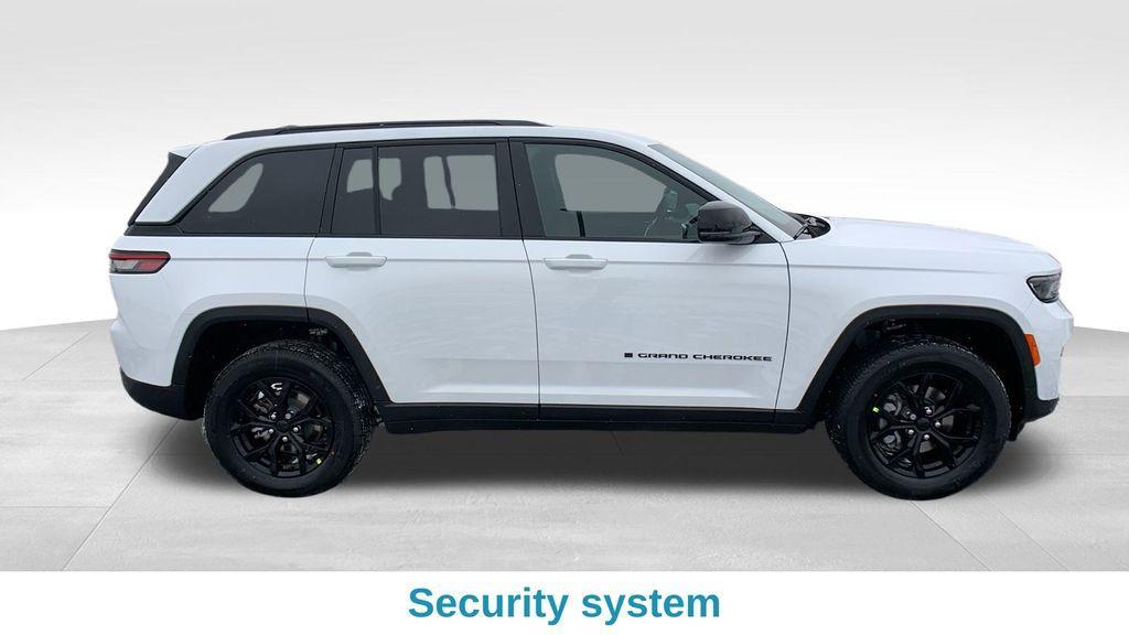 new 2025 Jeep Grand Cherokee car, priced at $40,702