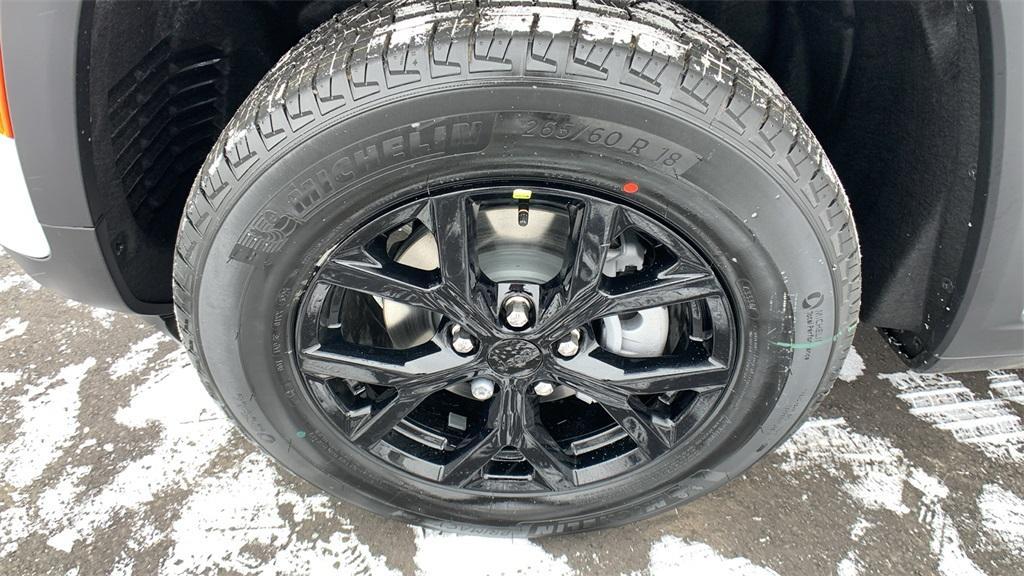 new 2025 Jeep Grand Cherokee car, priced at $41,002