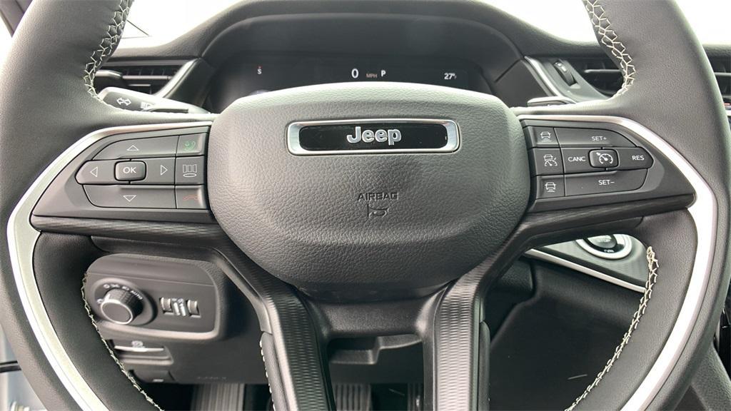 new 2025 Jeep Grand Cherokee car, priced at $41,002