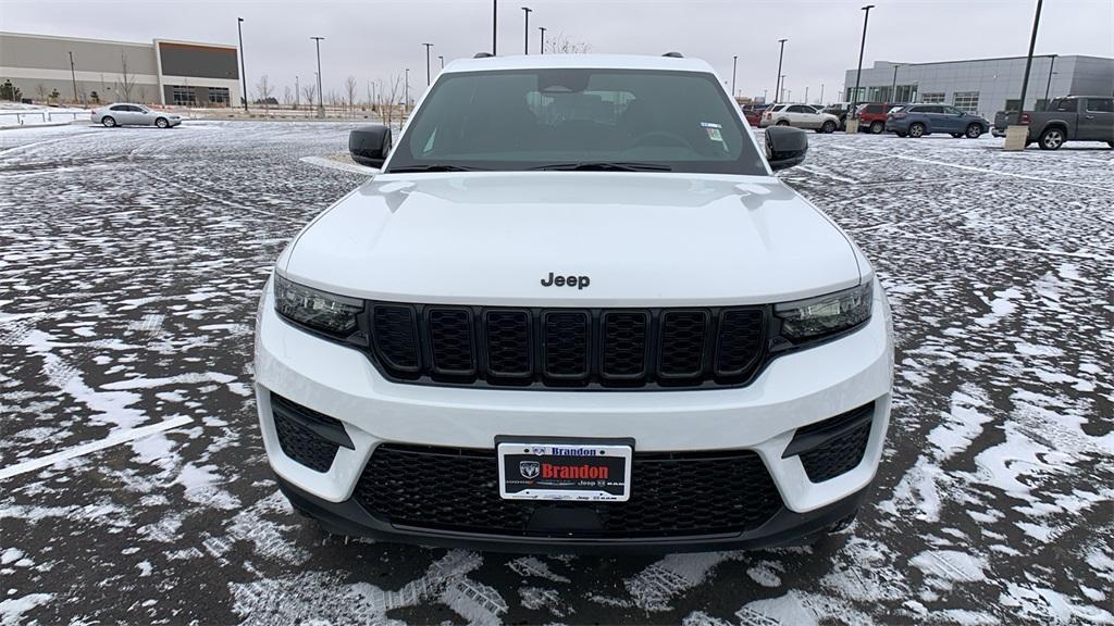 new 2025 Jeep Grand Cherokee car, priced at $41,002