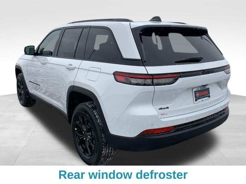 new 2025 Jeep Grand Cherokee car, priced at $40,702