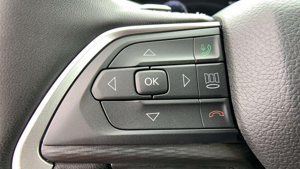 new 2025 Jeep Grand Cherokee car, priced at $40,702