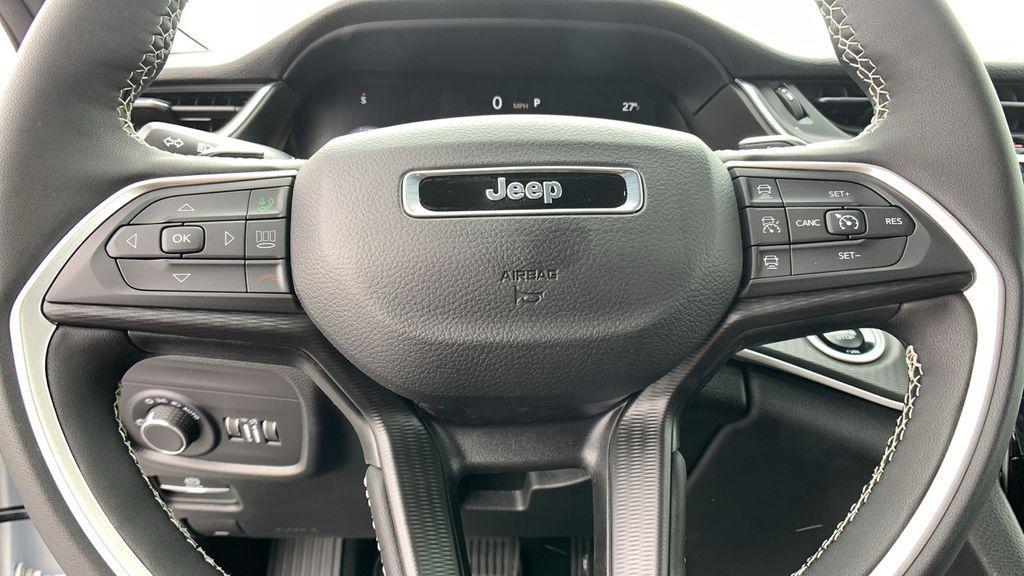 new 2025 Jeep Grand Cherokee car, priced at $40,702