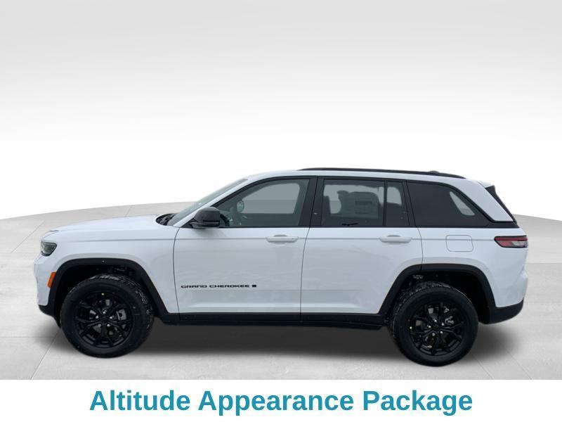 new 2025 Jeep Grand Cherokee car, priced at $40,702