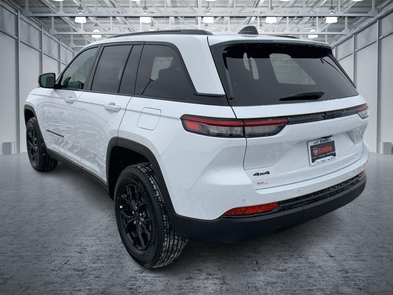 new 2025 Jeep Grand Cherokee car, priced at $41,002