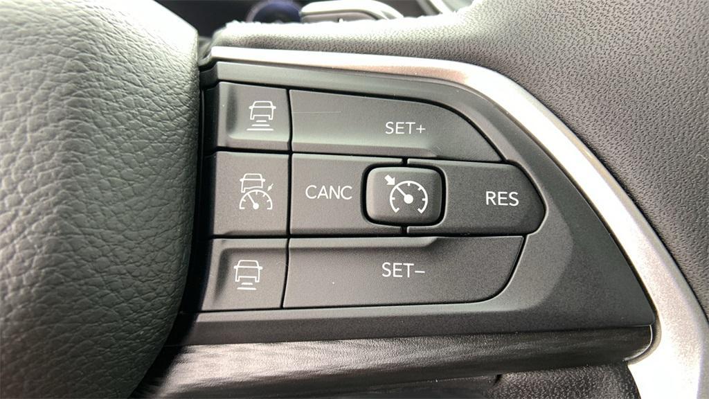 new 2025 Jeep Grand Cherokee car, priced at $41,002