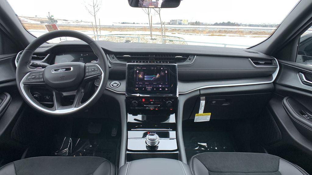 new 2025 Jeep Grand Cherokee car, priced at $40,702