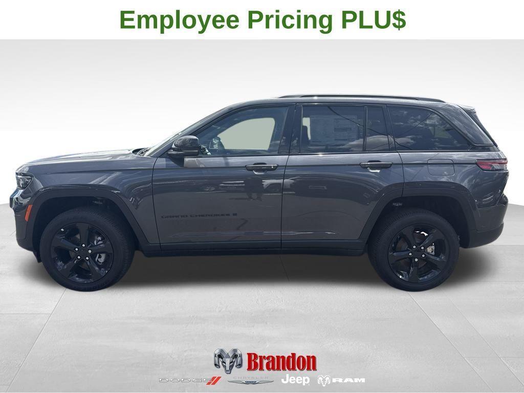 new 2025 Jeep Grand Cherokee car, priced at $43,219