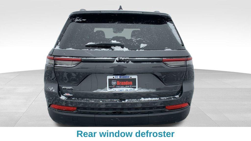 new 2025 Jeep Grand Cherokee car, priced at $41,220
