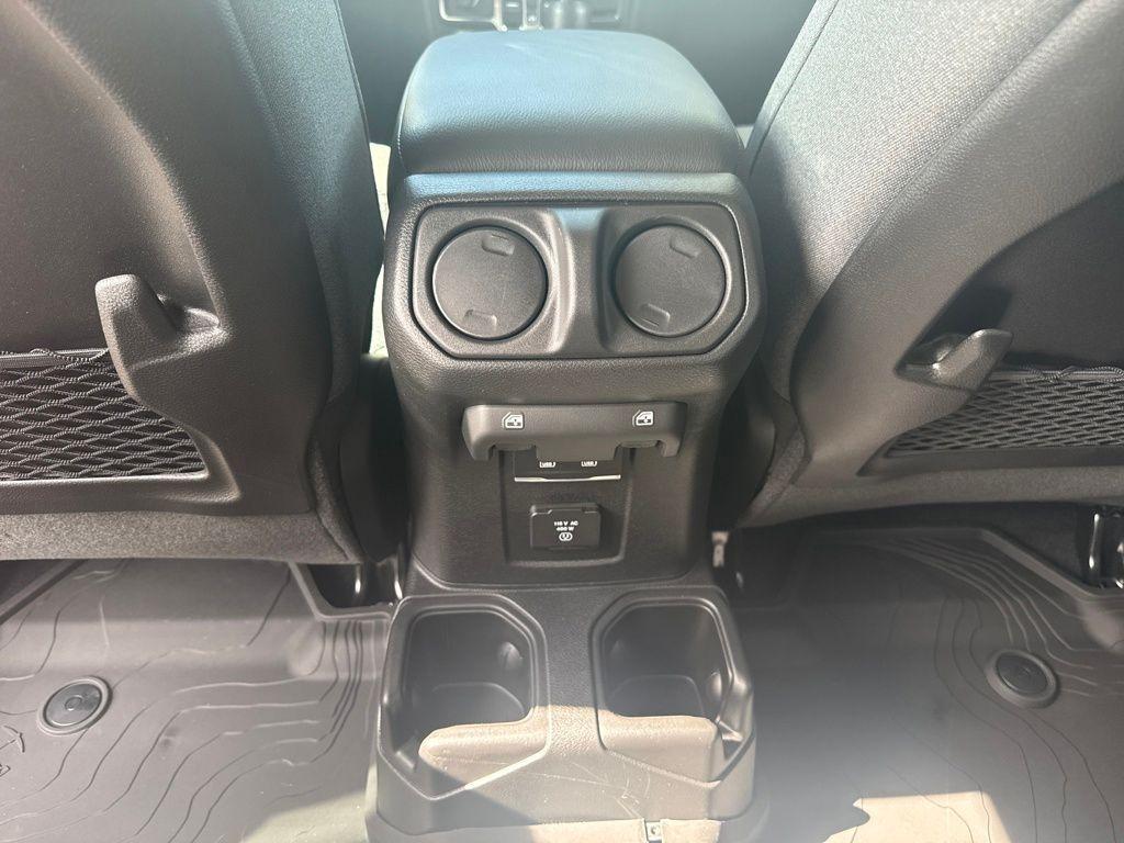 new 2025 Jeep Gladiator car, priced at $46,572