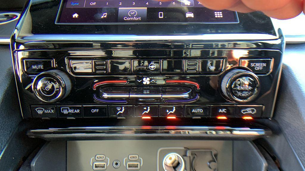 new 2025 Jeep Grand Cherokee car, priced at $40,702