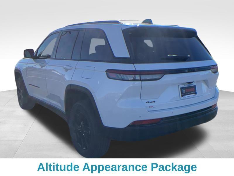 new 2025 Jeep Grand Cherokee car, priced at $40,702