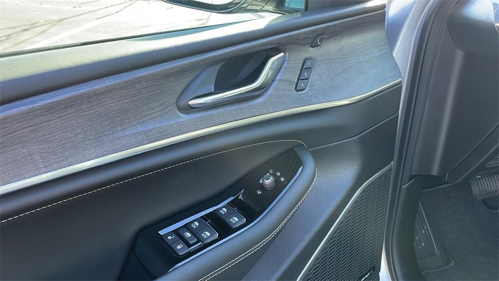 new 2025 Jeep Grand Cherokee L car, priced at $65,265