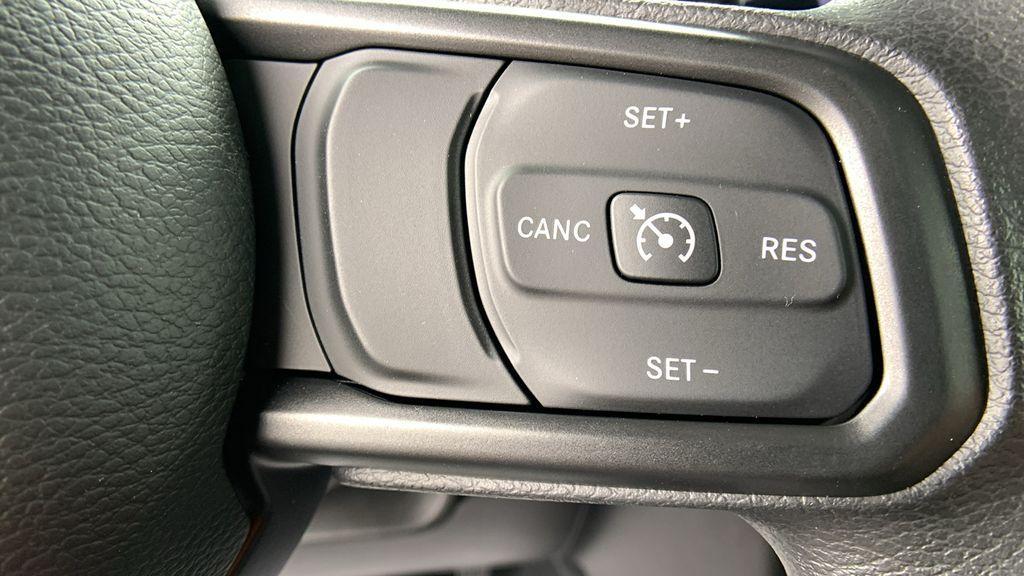 new 2025 Jeep Gladiator car, priced at $41,302