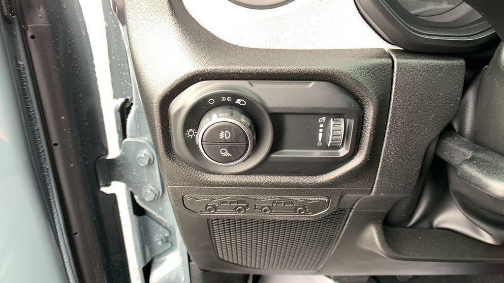 new 2025 Jeep Gladiator car, priced at $41,302