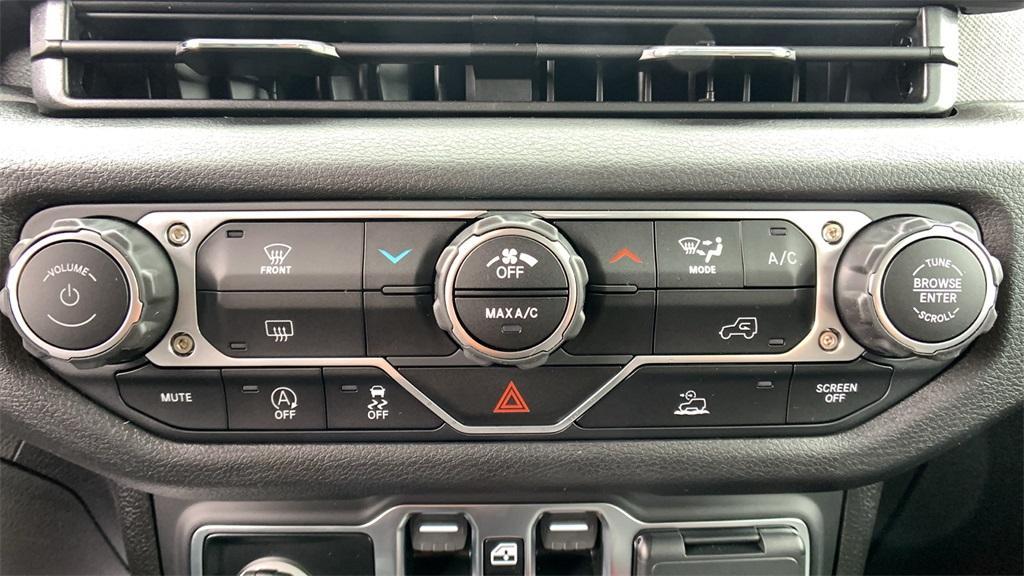 new 2025 Jeep Gladiator car, priced at $41,302