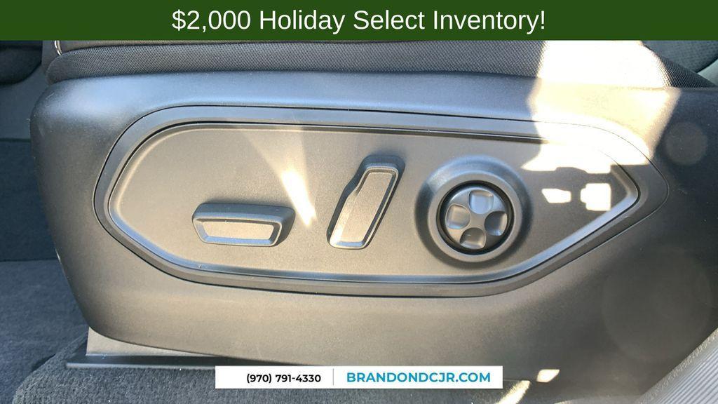 new 2025 Jeep Grand Cherokee car, priced at $42,568