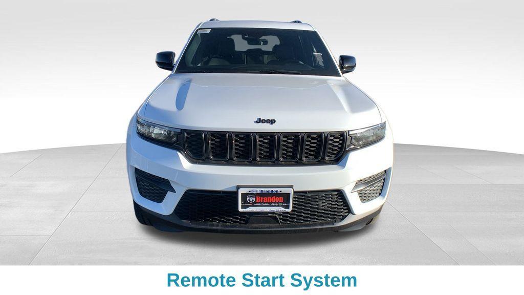 new 2025 Jeep Grand Cherokee car, priced at $42,568