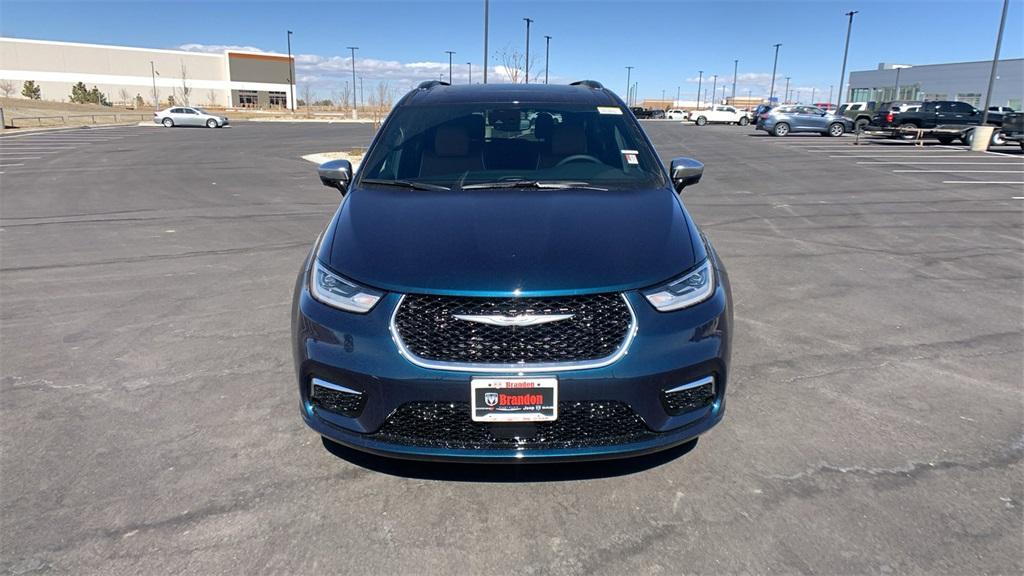 new 2025 Chrysler Pacifica Hybrid car, priced at $40,805