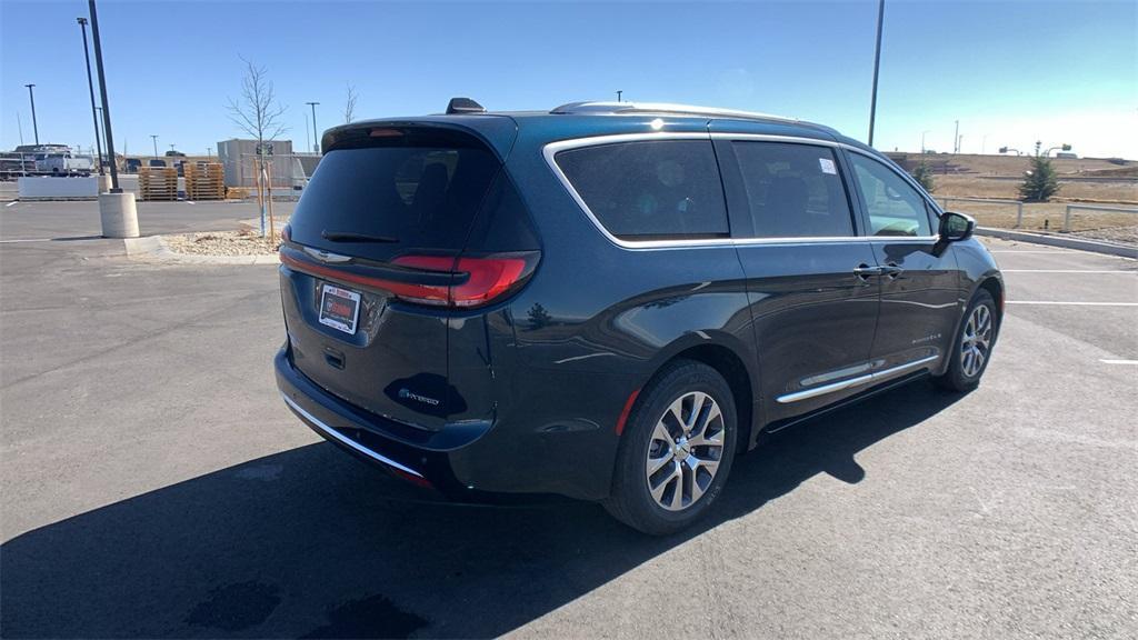 new 2025 Chrysler Pacifica Hybrid car, priced at $40,805