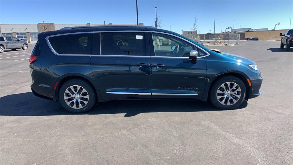 new 2025 Chrysler Pacifica Hybrid car, priced at $40,805