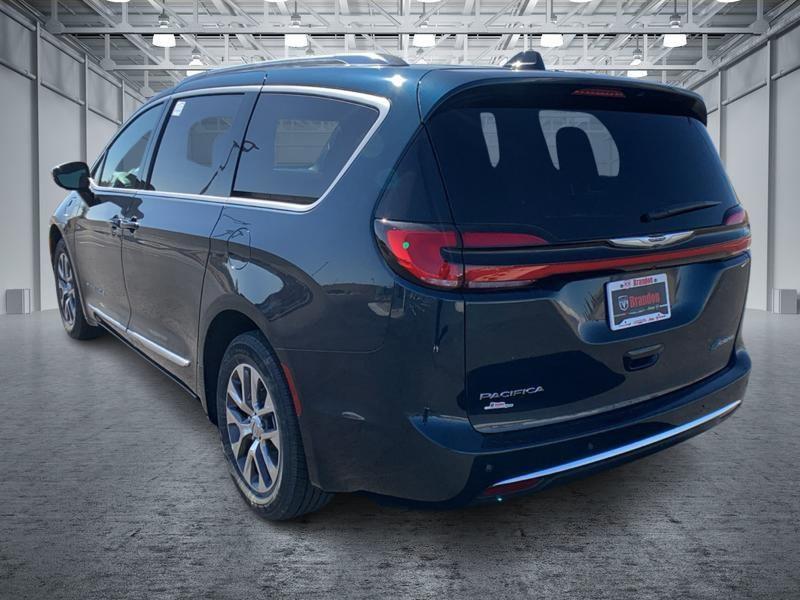 new 2025 Chrysler Pacifica Hybrid car, priced at $40,805