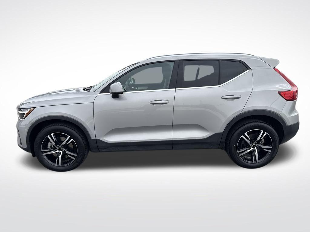 used 2025 Volvo XC40 car, priced at $31,612
