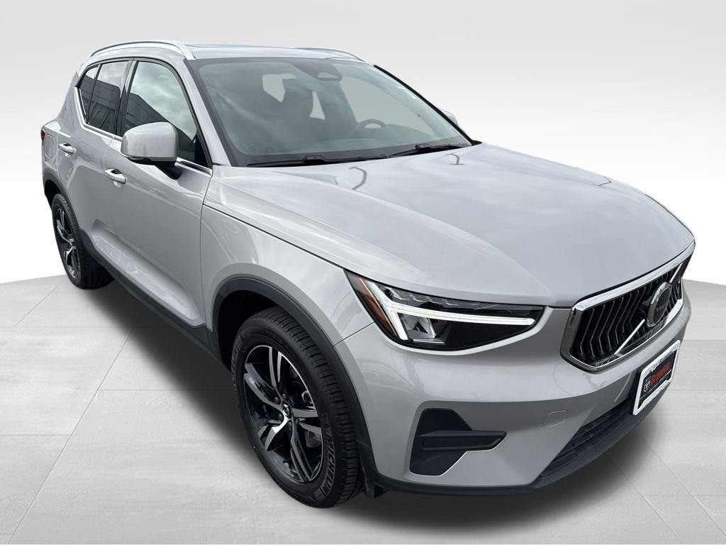 used 2025 Volvo XC40 car, priced at $34,882
