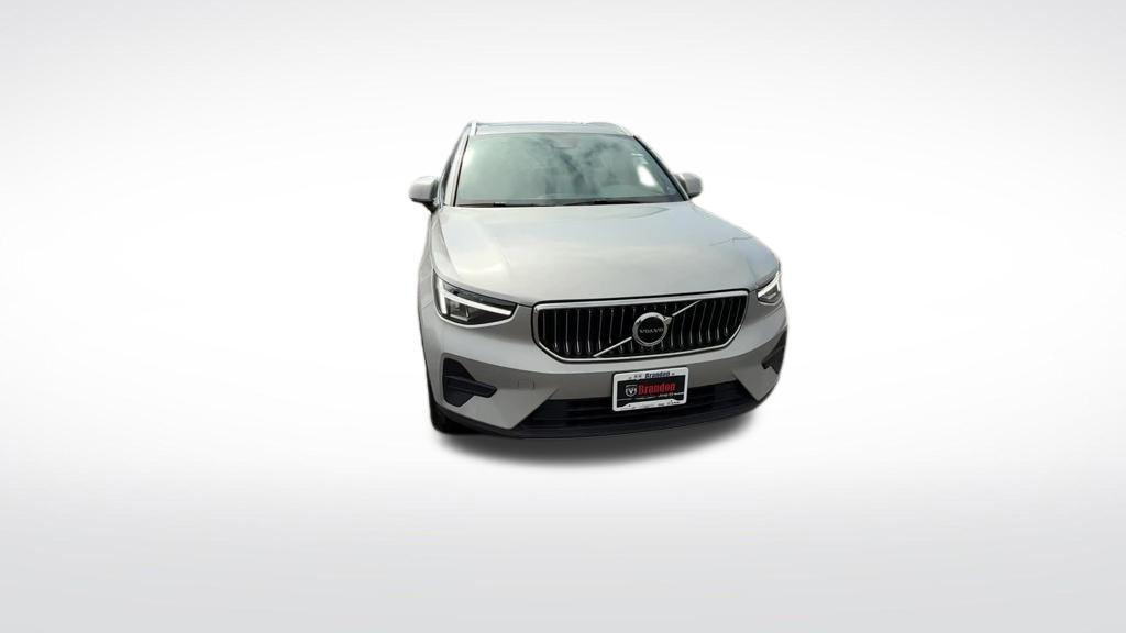 used 2025 Volvo XC40 car, priced at $31,612