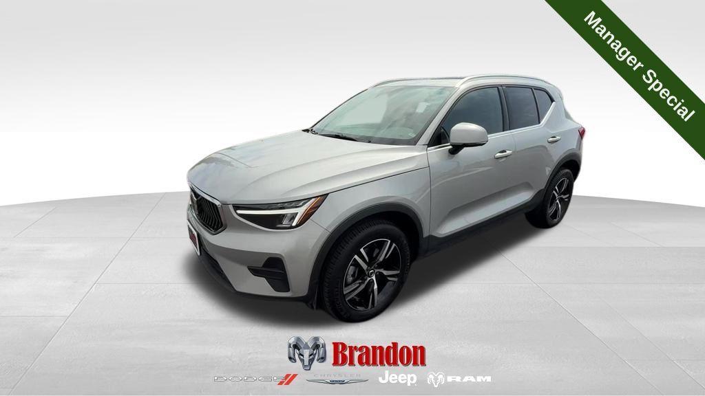 used 2025 Volvo XC40 car, priced at $31,612
