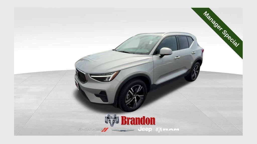 used 2025 Volvo XC40 car, priced at $31,612