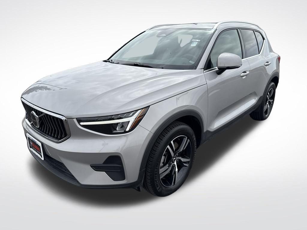 used 2025 Volvo XC40 car, priced at $31,612