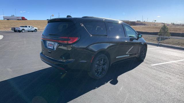 new 2025 Chrysler Pacifica car, priced at $53,051